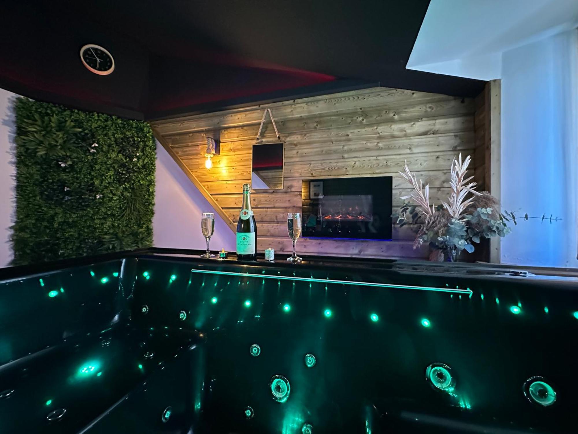 Love Room La Creche Romantique Bogny-sur-Meuse Bagian luar foto